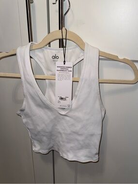ALO Yoga Goddess Ribbed Cropped Racerback Tank - White size small